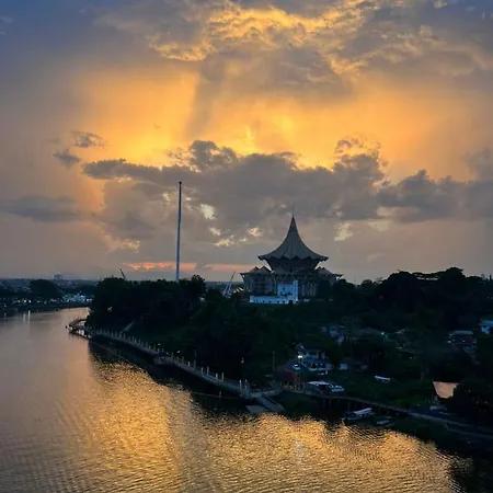 Riverbank Suites 805 Kuching Exterior photo