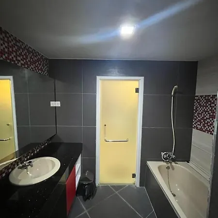 Riverbank Suites 805 Kuching Exterior photo