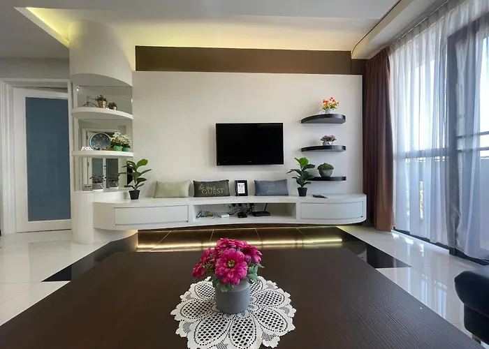 Riverbank Suites 805